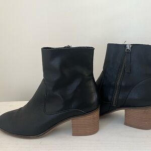 Universal Thread Black Ankle Booties